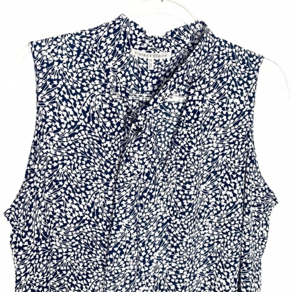 Violet & Claire Navy & white sleeveless Blouse